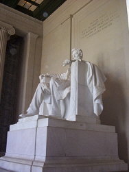 Journal_Day_13_Lincoln_Memorial_Statue.jpg (10842 bytes)